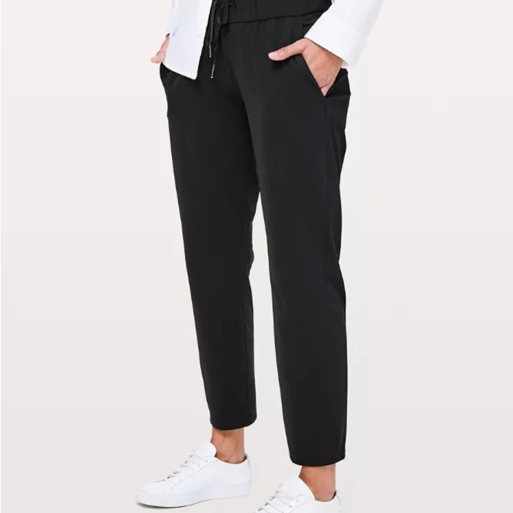 Lululemon Athletica Black “on the fly” pants 7/8